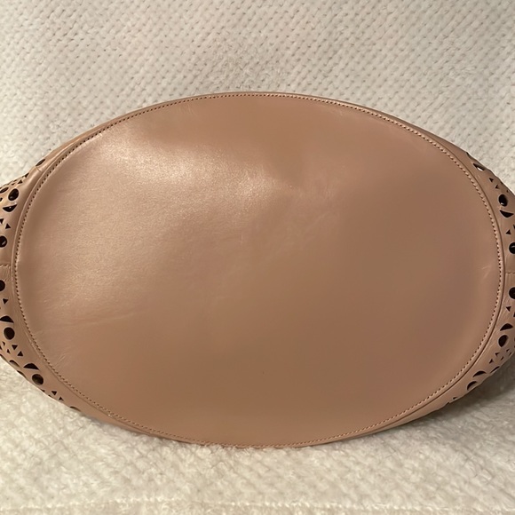 ALAÏA large Mina laser-cut tote bag beach bag - Picture 3 of 10